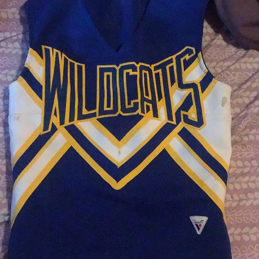 Cheer top